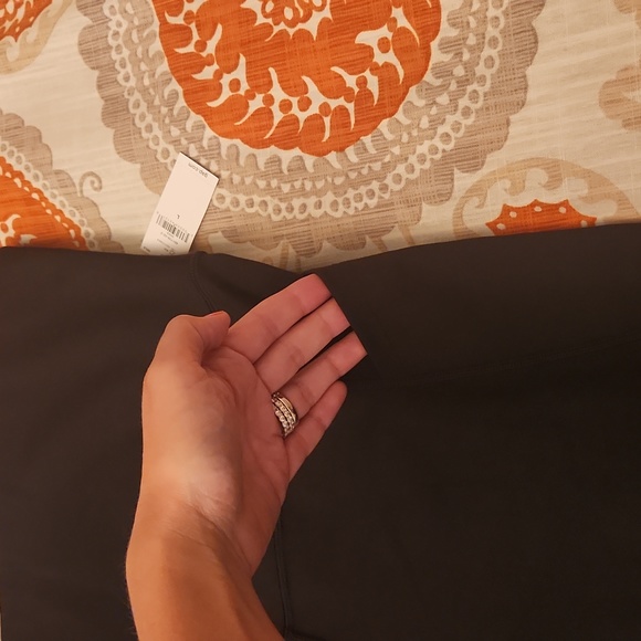 Maternity GapFit Full Panel Blackout 7/8 Leggings - Large - Picture 4 of 7